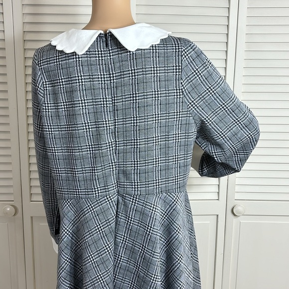 Classic Gray Plaid Dress with White Collar - Picture 10 of 14